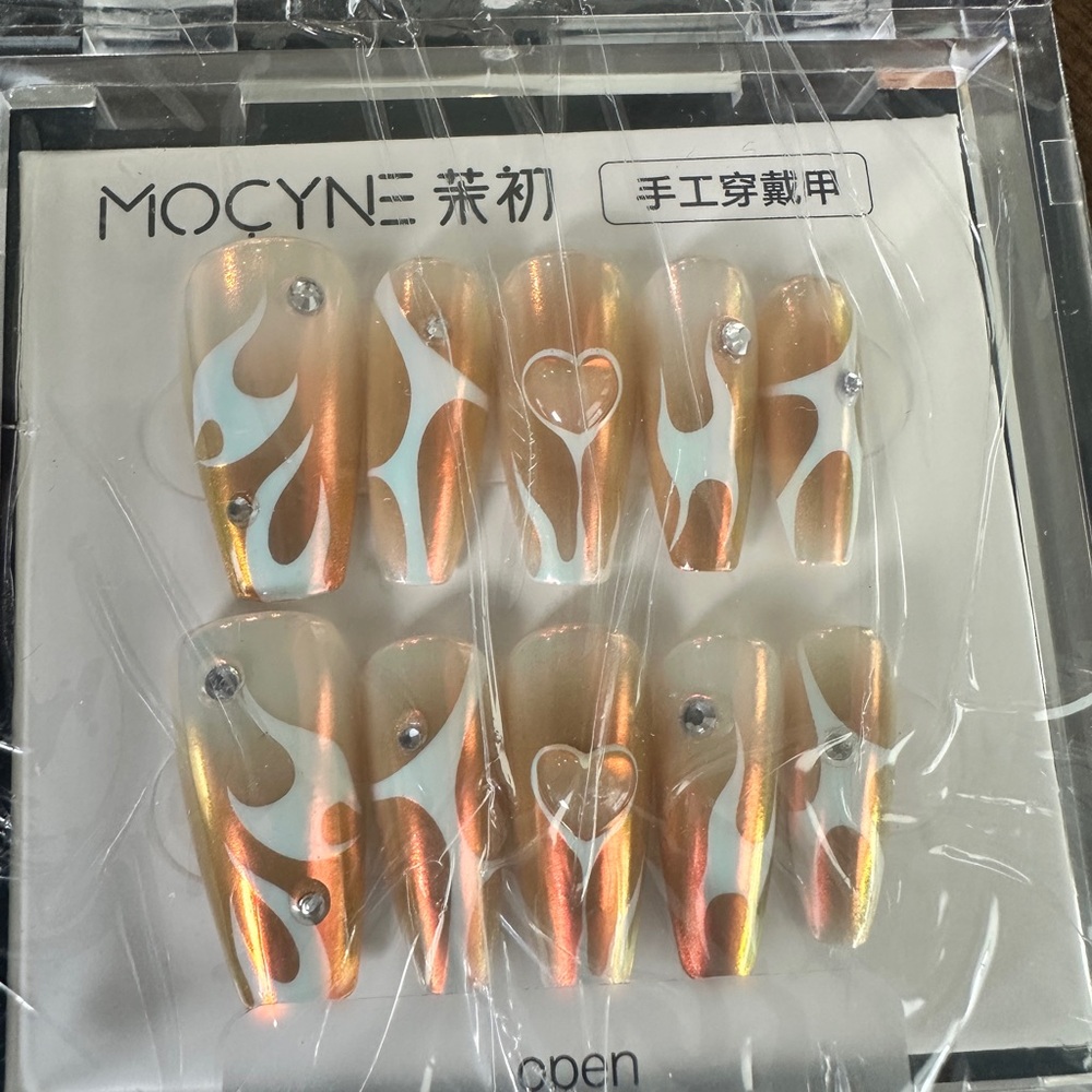 MOCYNE Nail Art Set with Copper White Square Glossy Pre-Designed Press-On Nails